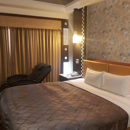גאושיונג Chateau Motel מראה חיצוני תמונה