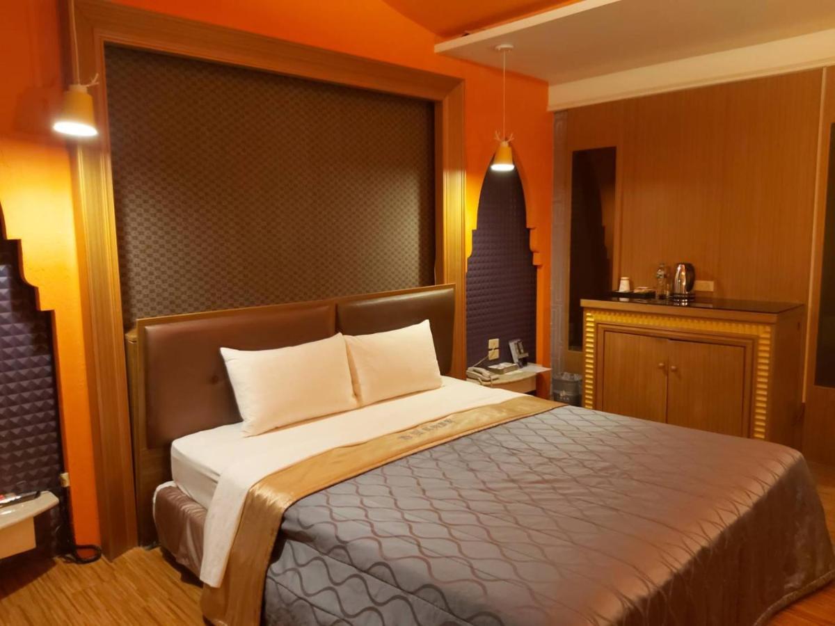גאושיונג Chateau Motel מראה חיצוני תמונה