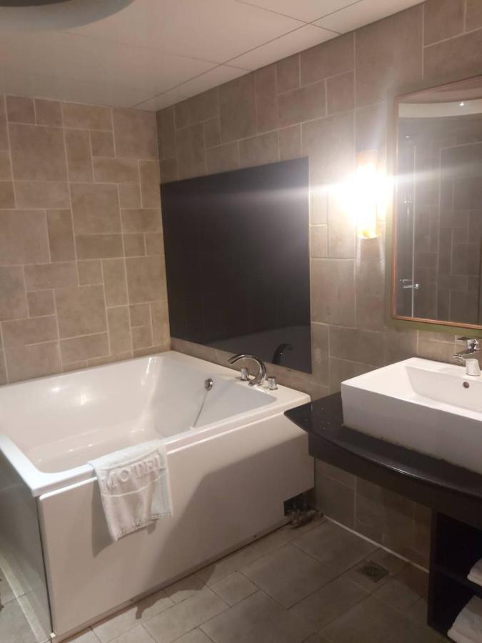 גאושיונג Chateau Motel מראה חיצוני תמונה