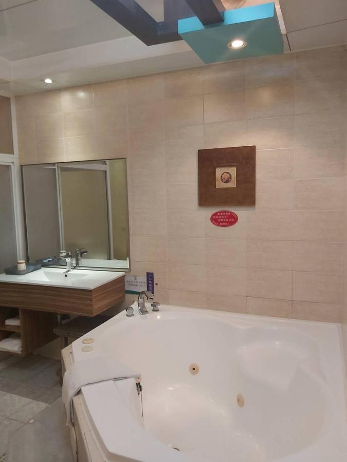 גאושיונג Chateau Motel מראה חיצוני תמונה