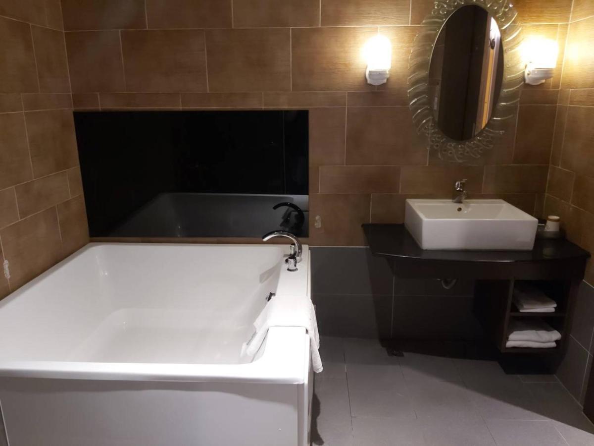 גאושיונג Chateau Motel מראה חיצוני תמונה